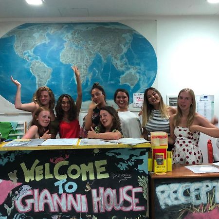 Gianni House Backpackers Hostel Giardini-Naxos Kültér fotó