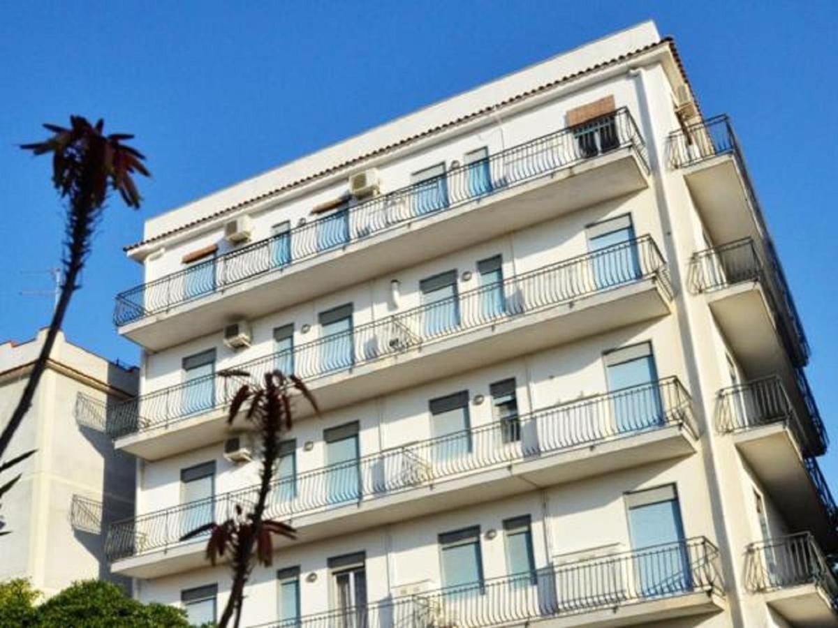 Gianni House Backpackers Hostel Giardini-Naxos Kültér fotó