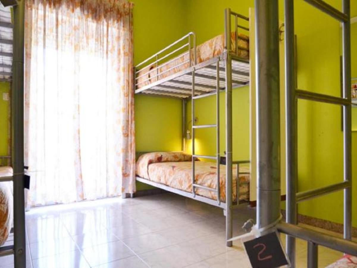 Gianni House Backpackers Hostel Giardini-Naxos Kültér fotó