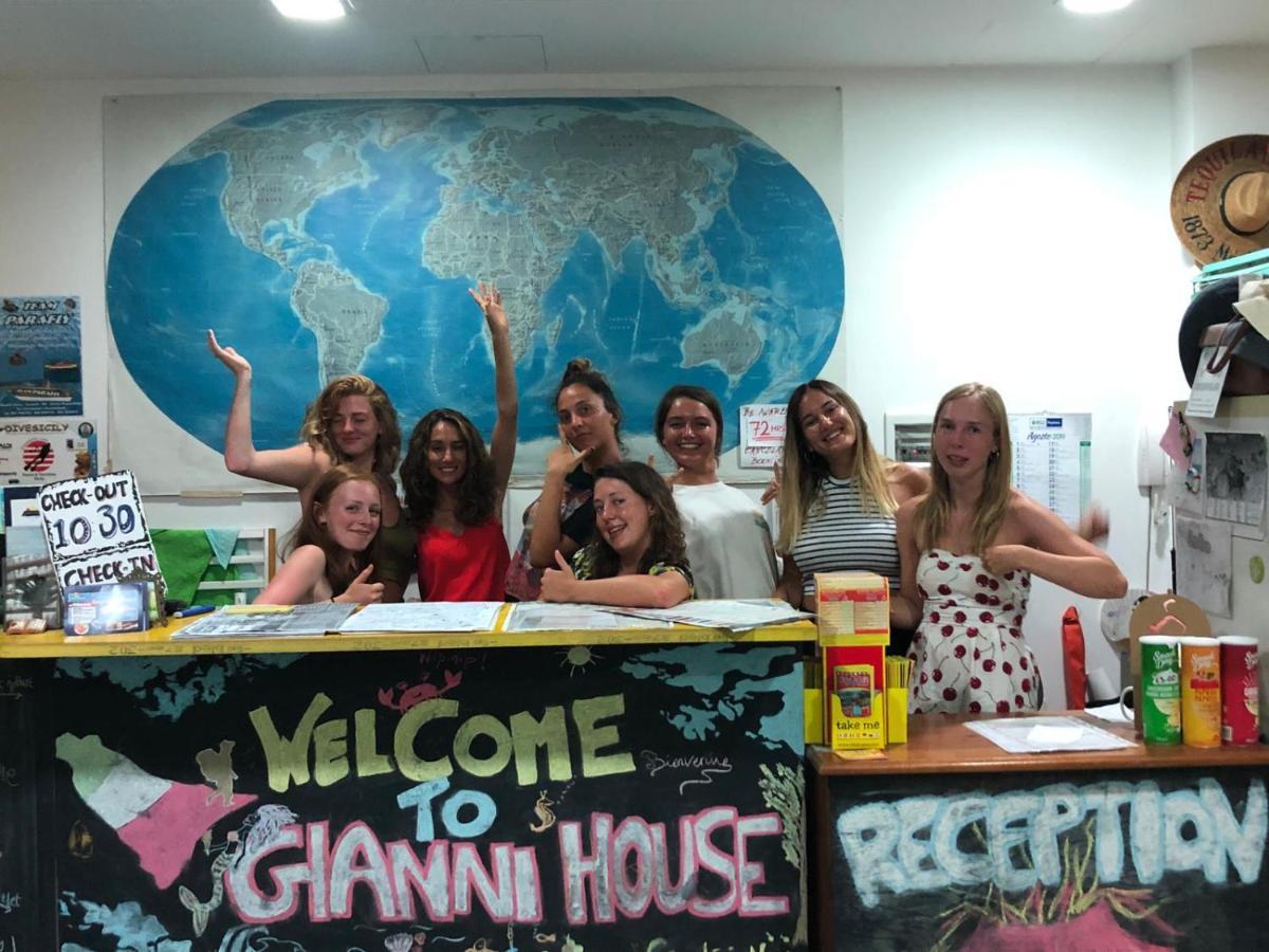 Gianni House Backpackers Hostel Giardini-Naxos Kültér fotó